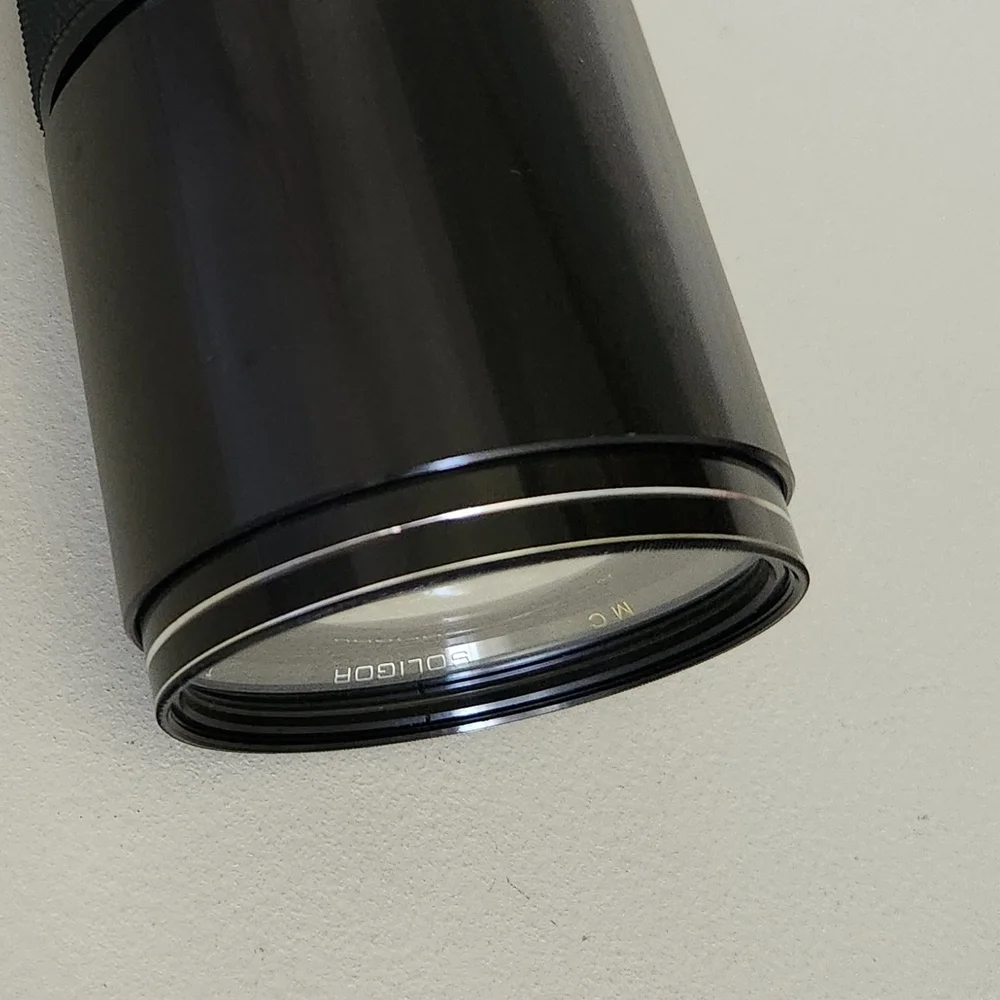 Sleek Black Camera Lens for Precision Photography